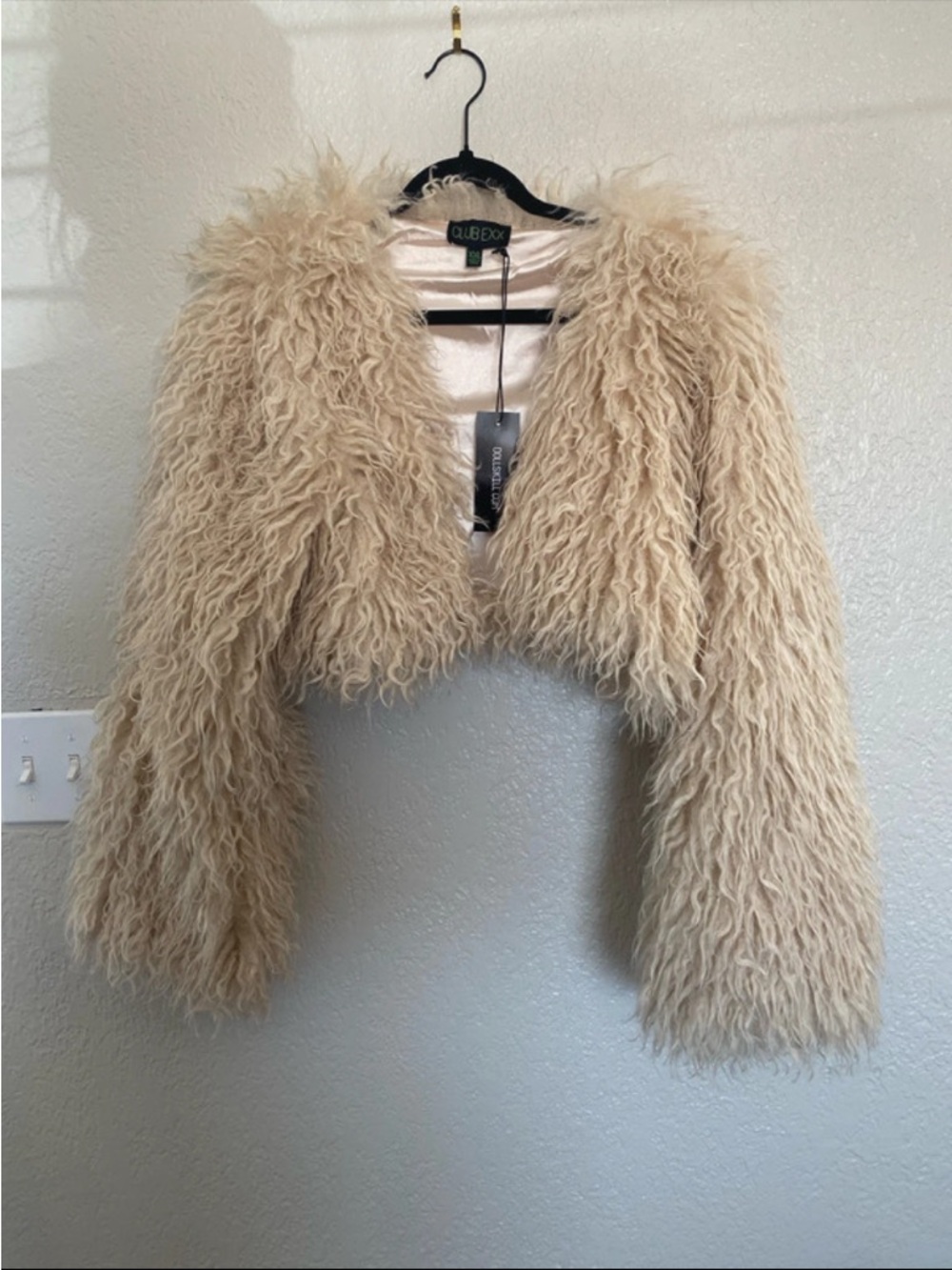 #DK378 - NWT / Dolls Kill Club Exx Cream Faux Fur Cropped Teddy Jacket - XXL